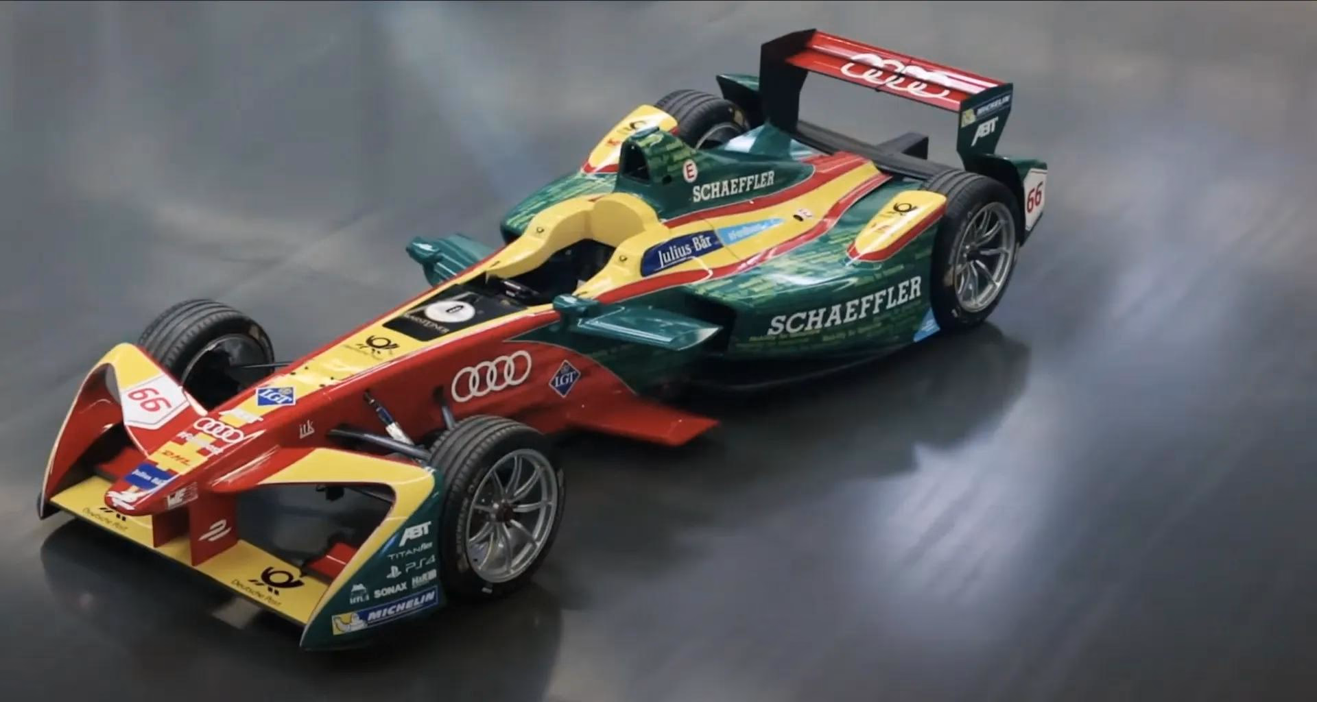 Audi Formula E Rennwagen mit Schaeffler- und Julius-Bär-Lackierung